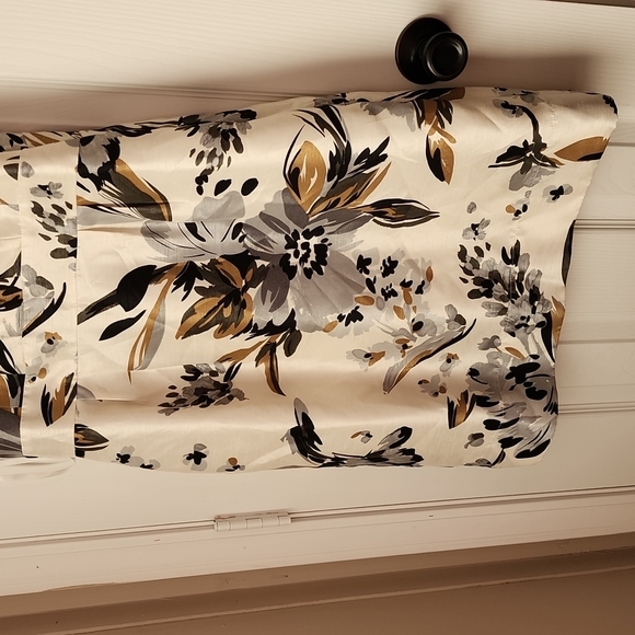 SOLD.  DANNY & NICOLE DRESS - Picture 4 of 6